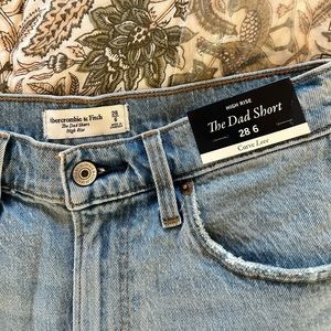 NWT Abercrombie & Fitch Curve Love High Rise Dad Short Light Wash Size 28/6